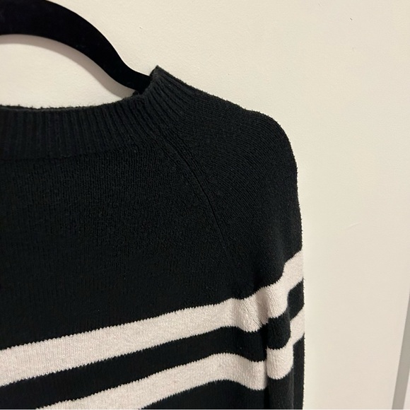 HOLLISTER CROPPED BLACK SWEATER WITH WHITE STRIPE SIZE US XS - Picture 5 of 10